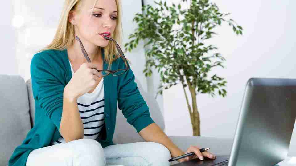 How to Identify a Gamma Female - A Comprehensive Guide